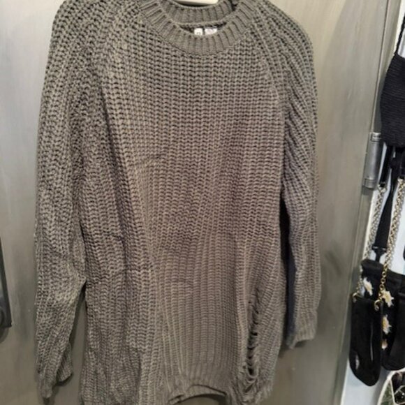 Grey Crew Neck distressed Sweater - NWOT - Picture 12 of 15